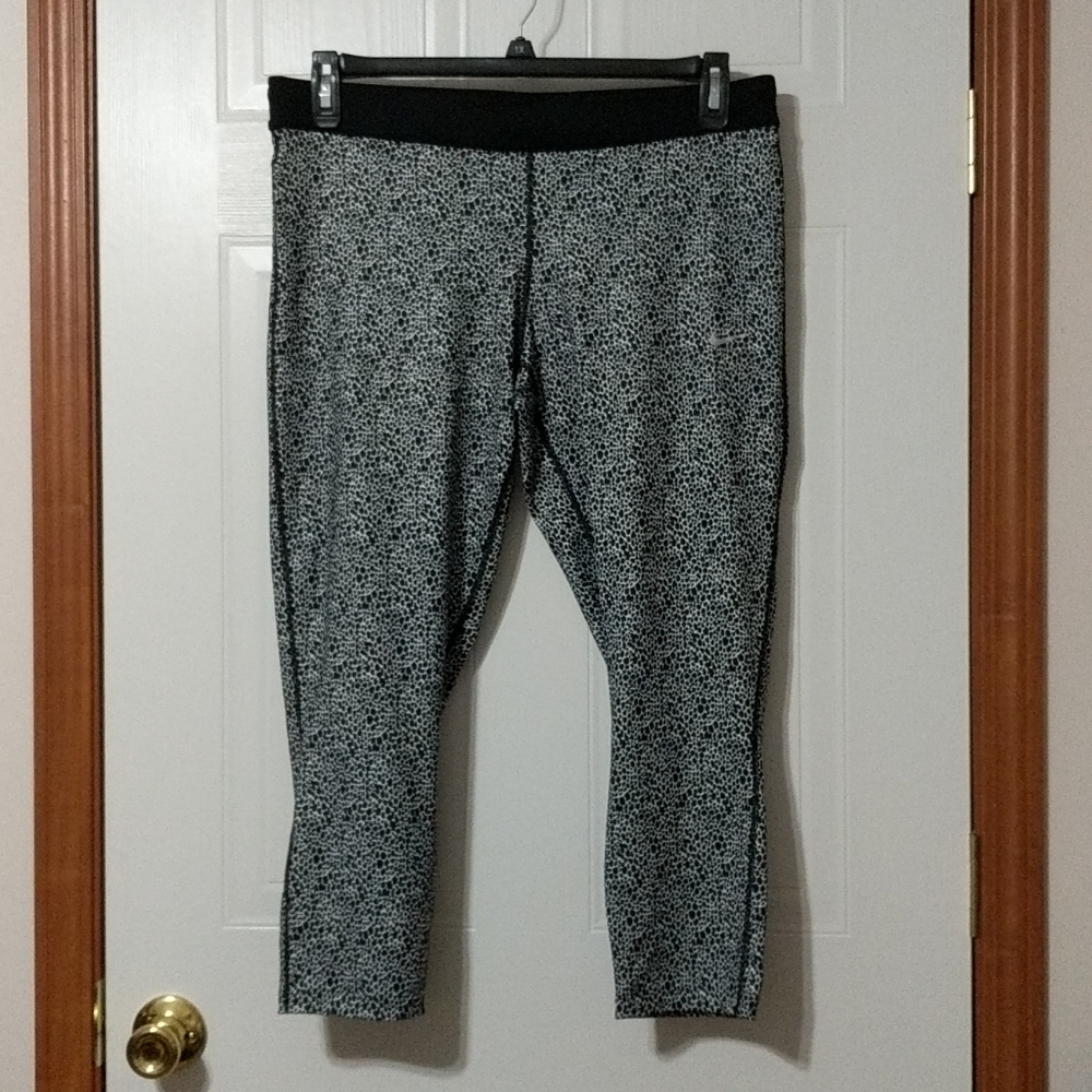B/W Nike Dri-fit workout capris